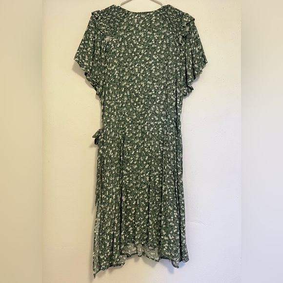 Universal Thread Green Floral Wrap Dress - Picture 4 of 6